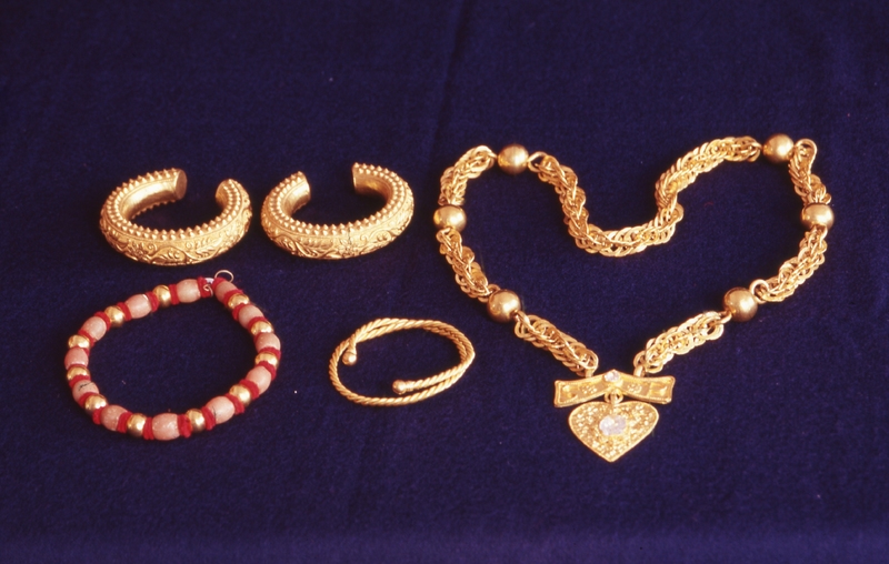 Jaiñtia ornaments