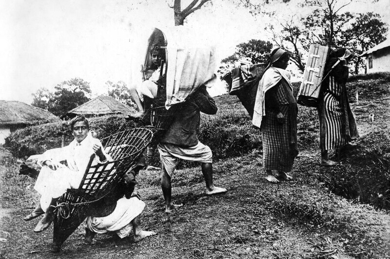 Carrying passengers wih the Thapa