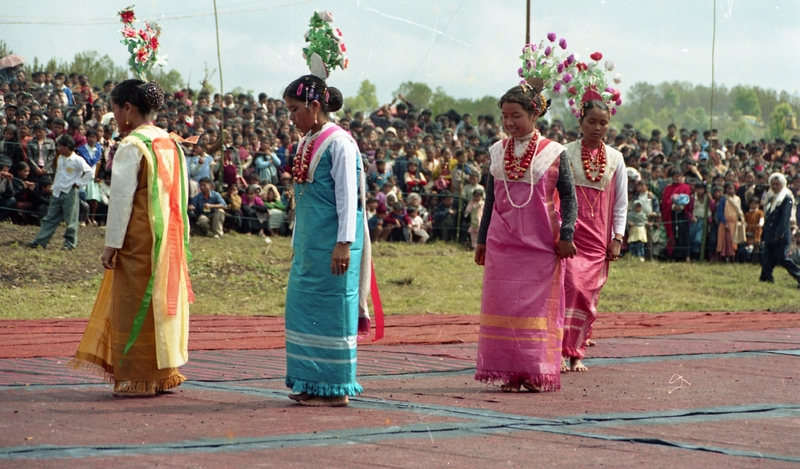 Celebrating "Ka Lympung Ki Khun Samla Seng Khasi Seiñ Raij Kaba Khadhynñiew" at Nartiang, 2004