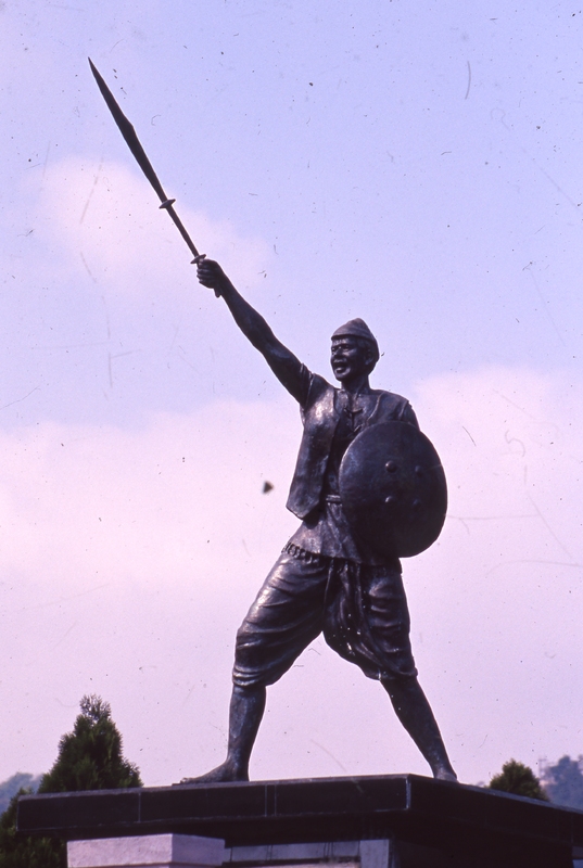 Kiang Nangbah statue