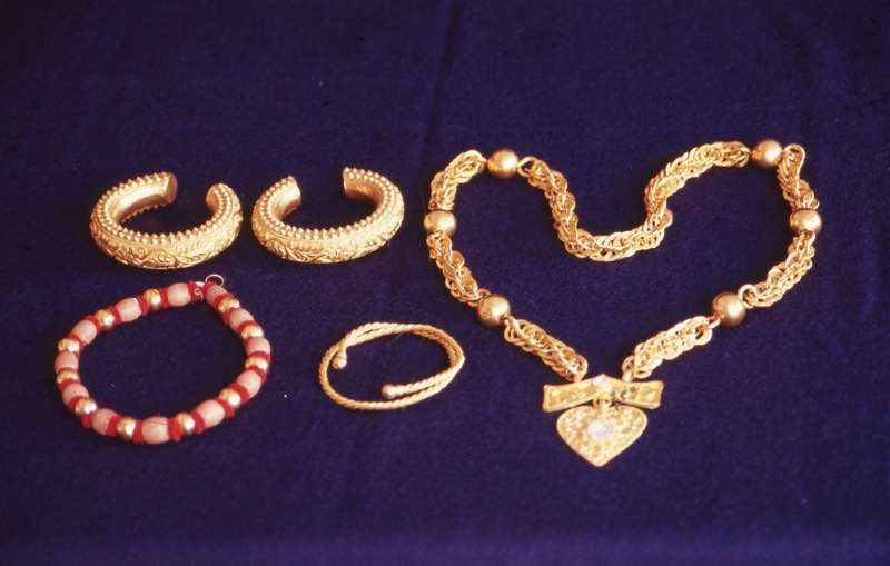 Jaiñtia ornaments
